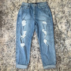 Hollister | Curvy Ultra High-Rise Mom Jean | Vintage Stretch